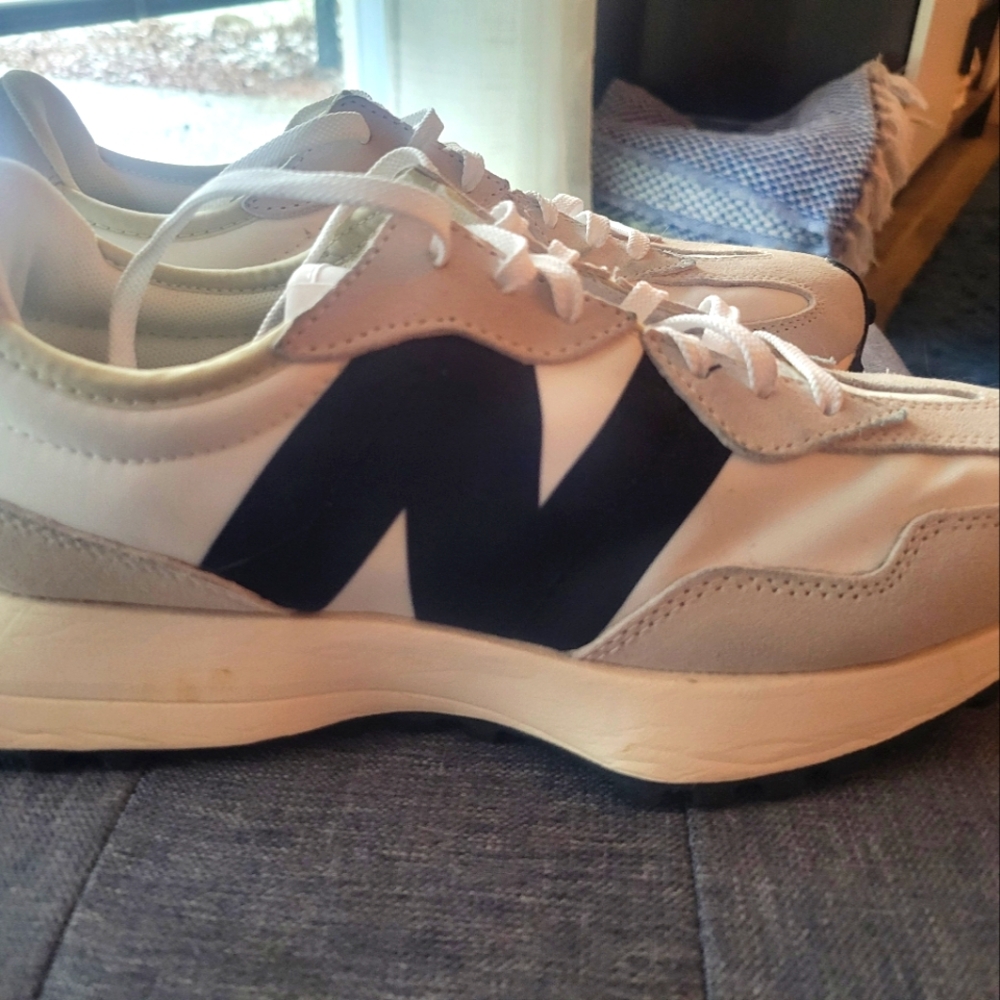 Women's New Balance 327 Size 8.5